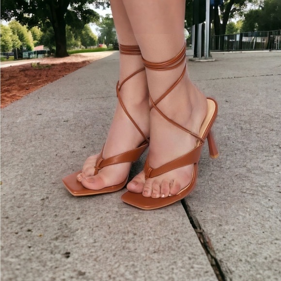 Brown cognac square toe heeled thong strappy ankle strap wrap sandals Sz 10 - Picture 1 of 4